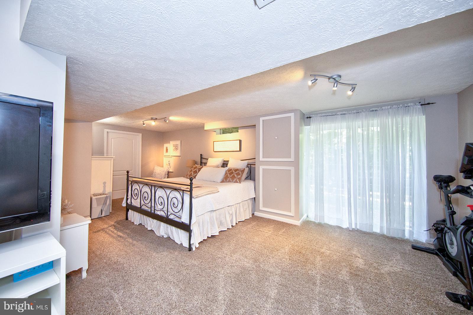 2601 W Rhododendron Dr