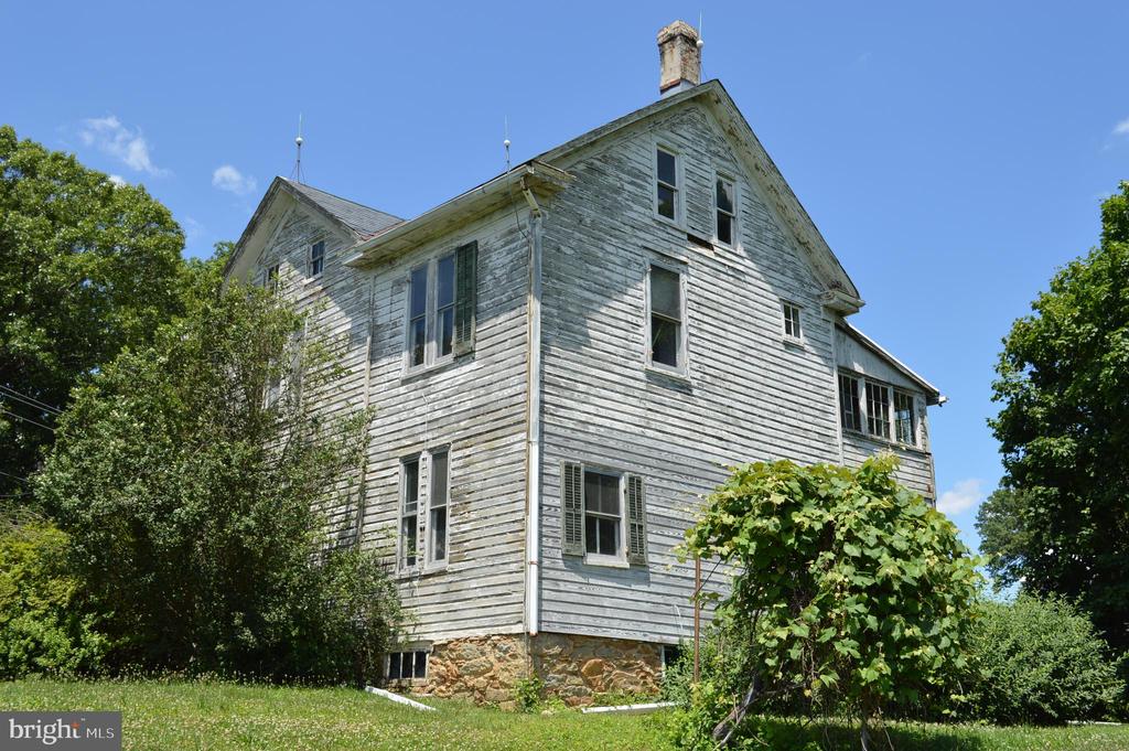 3903 STREET ROAD