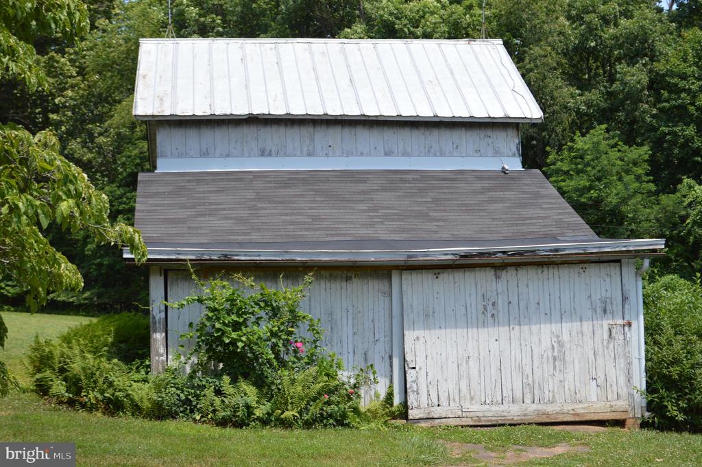 3903 STREET ROAD