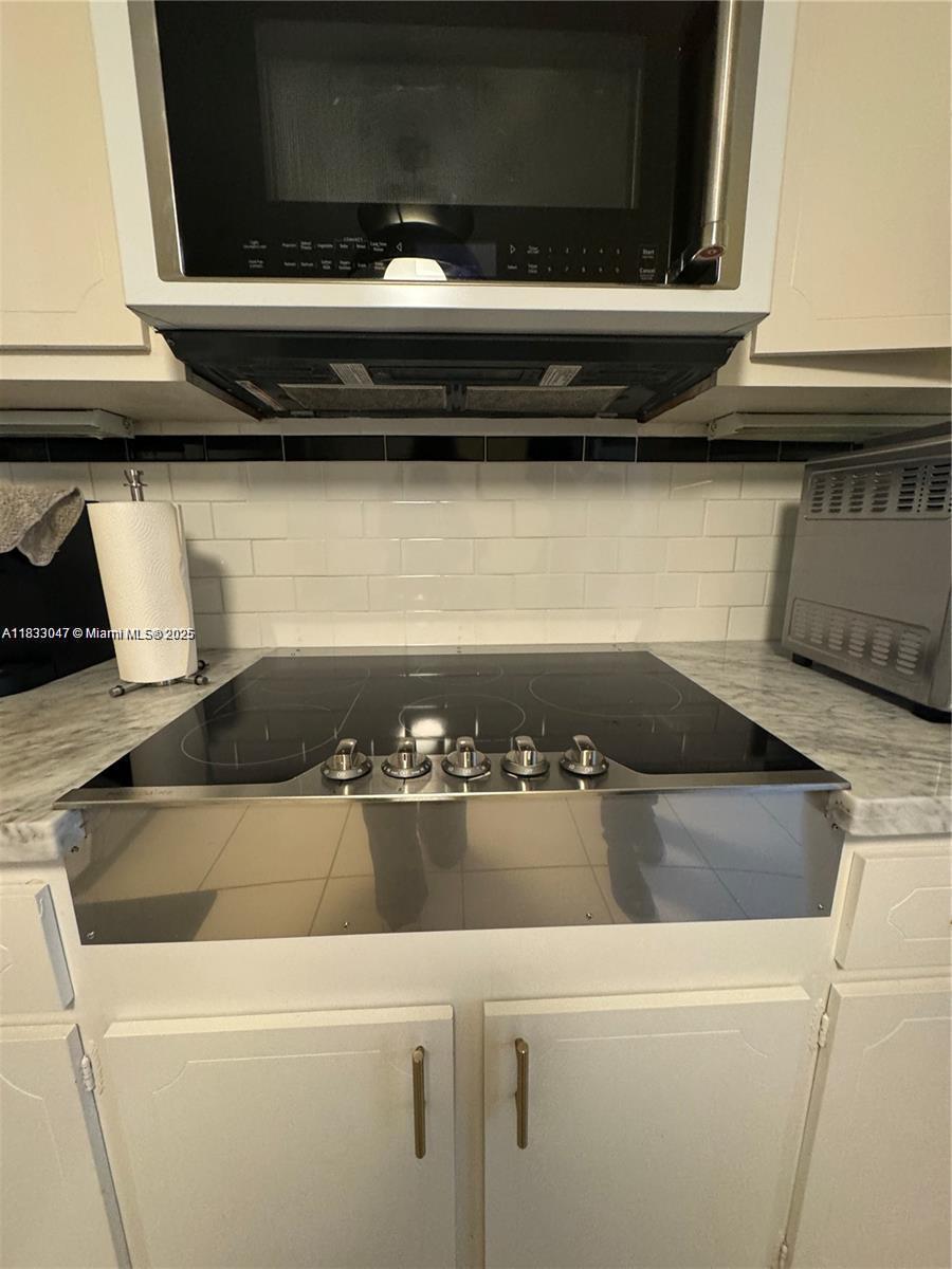 9341 E Bay Harbor # 6D