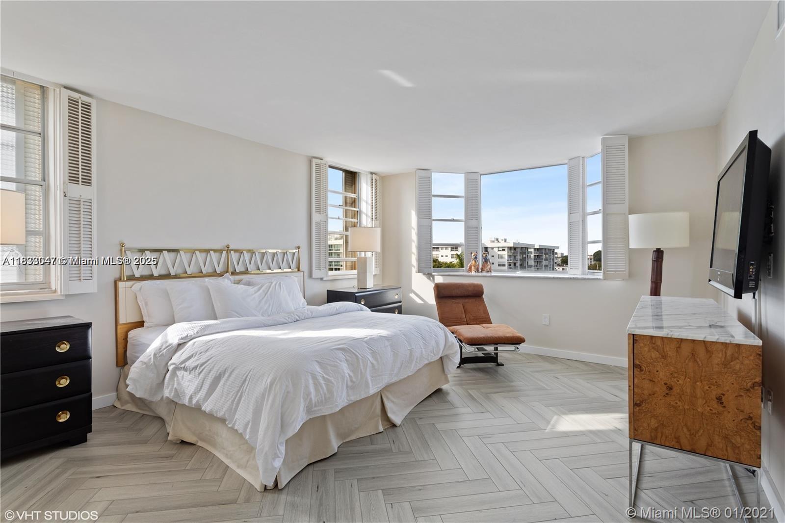 9341 E Bay Harbor # 6D