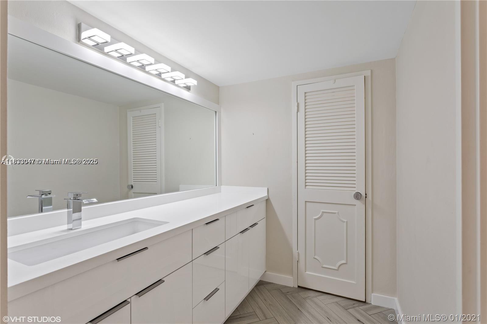 9341 E Bay Harbor # 6D