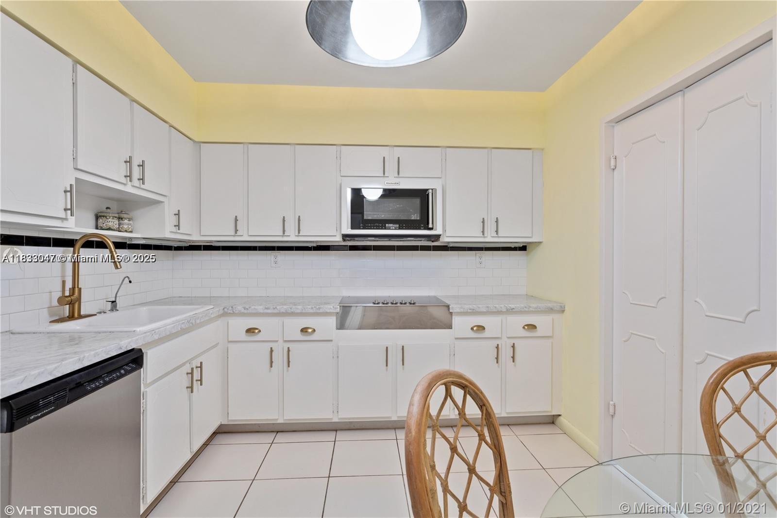 9341 E Bay Harbor # 6D