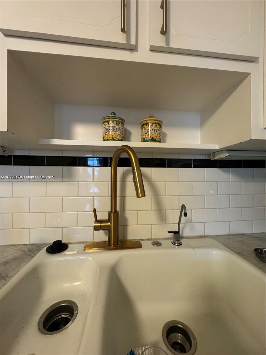 9341 E Bay Harbor # 6D