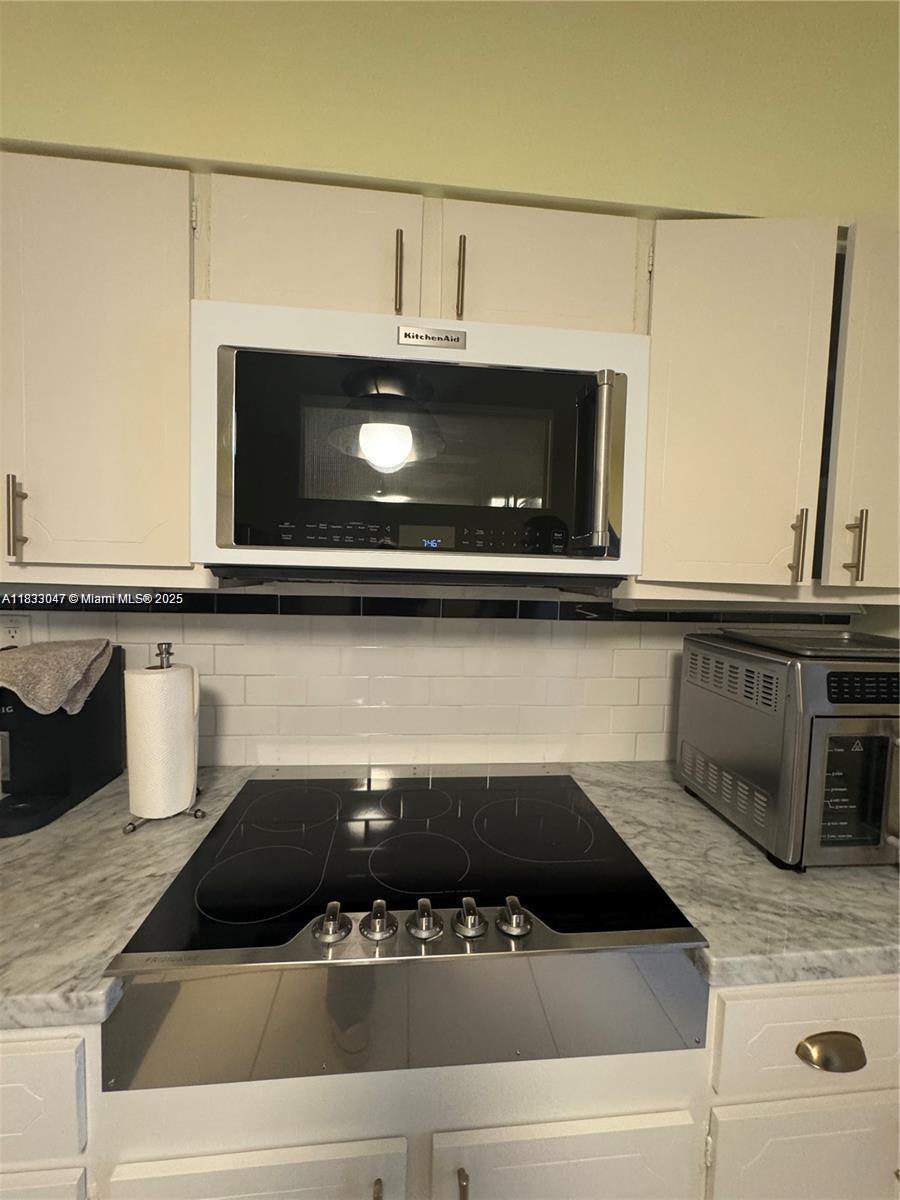 9341 E Bay Harbor # 6D