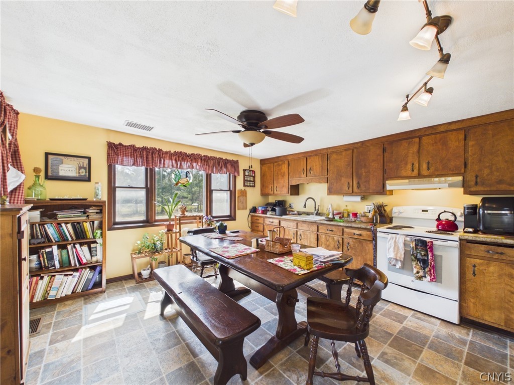 28 Caswell Road