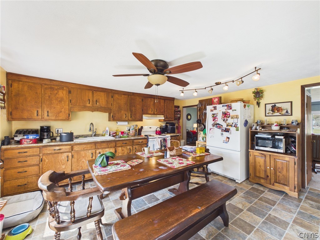 28 Caswell Road