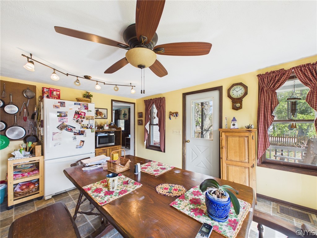 28 Caswell Road