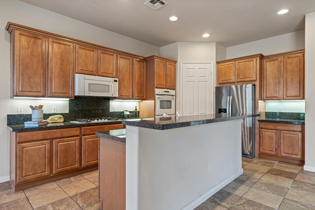 40596 Corte Los Cerritos