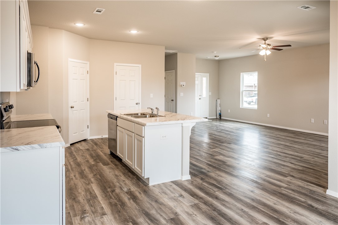 425 Mayflower Avenue