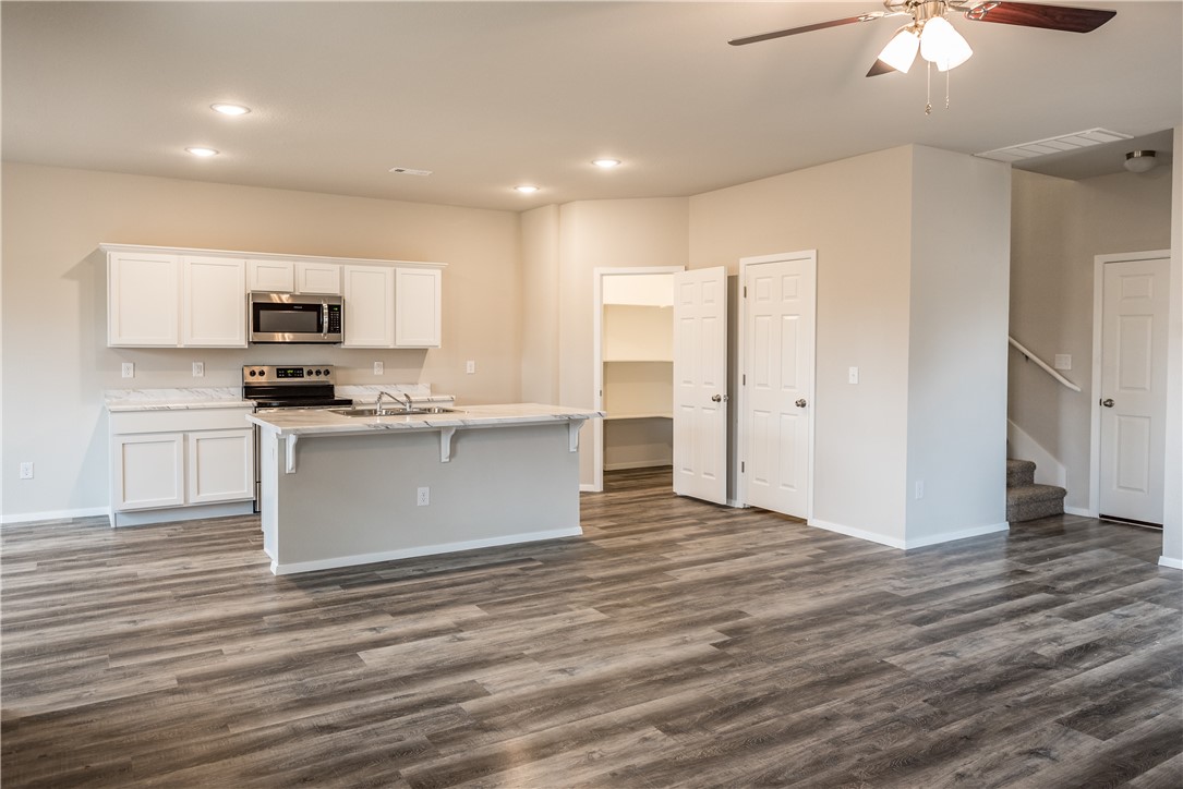 425 Mayflower Avenue