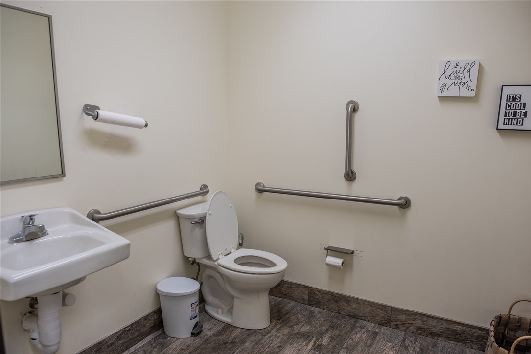 1032 E Henri De Tonti Boulevard