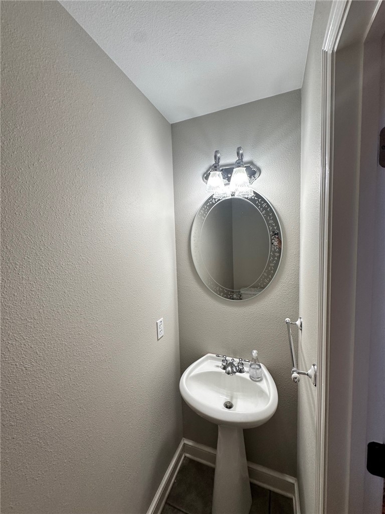 6140 W Pleasant Drive