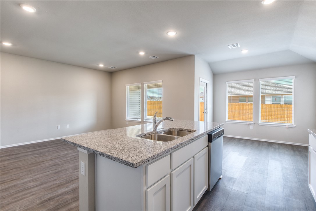 405 NW Bellflower Street