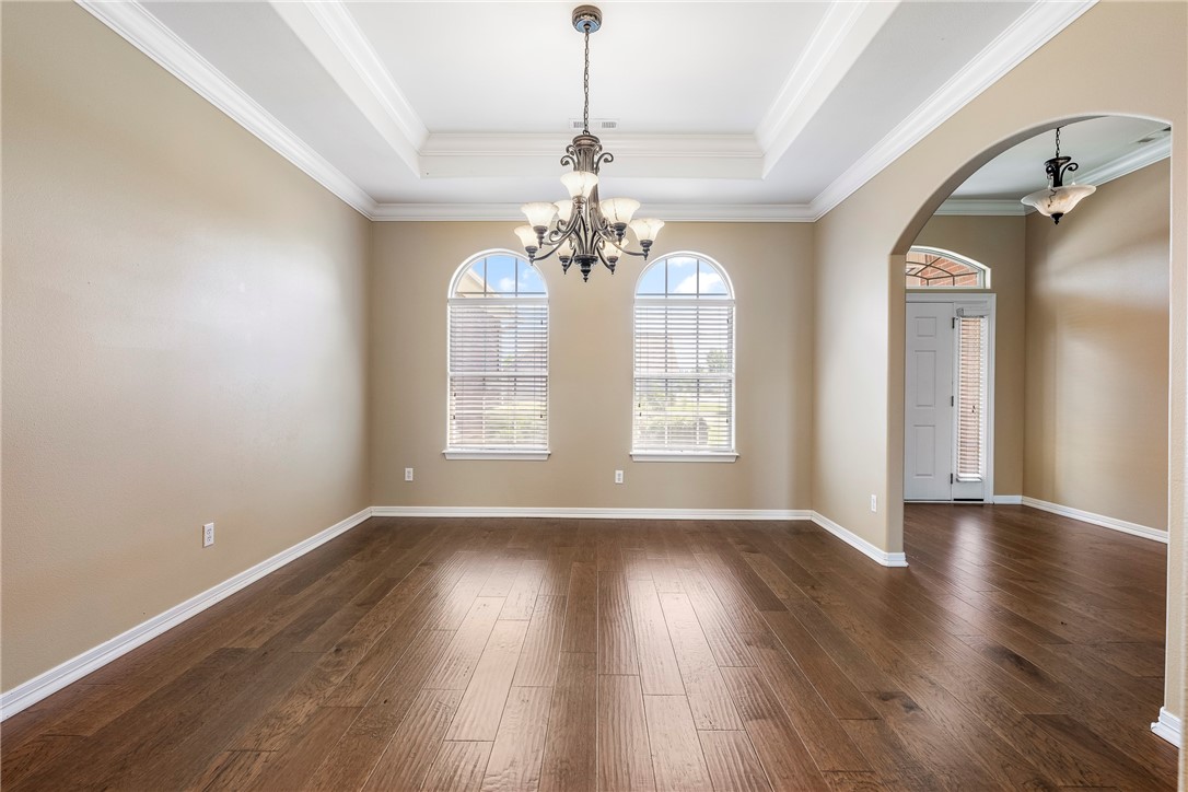 2001 SW Pinoak Avenue