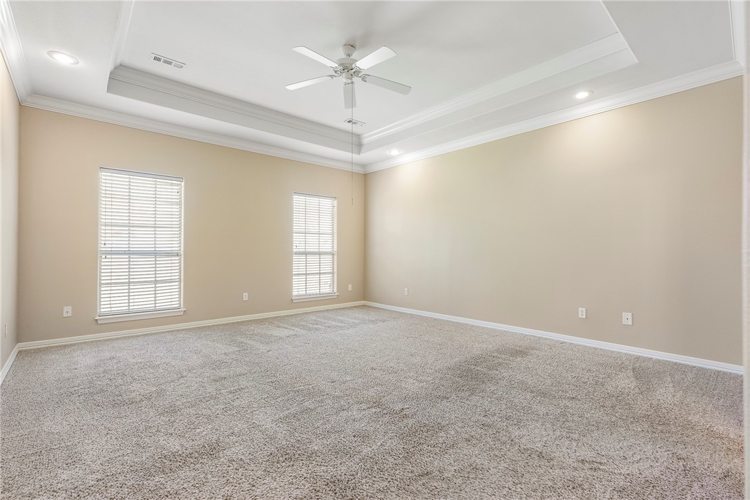 2001 SW Pinoak Avenue