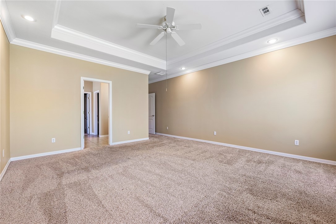 2001 SW Pinoak Avenue