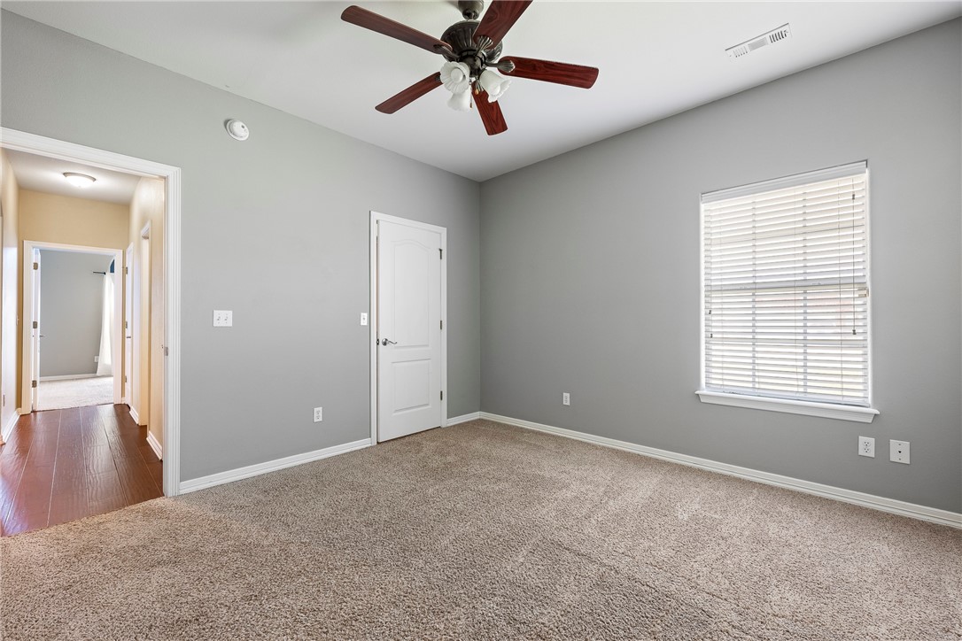 2001 SW Pinoak Avenue