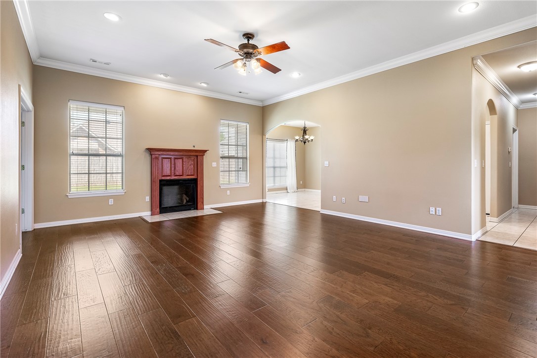 2001 SW Pinoak Avenue