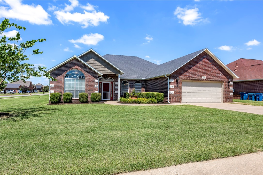 2001 SW Pinoak Avenue