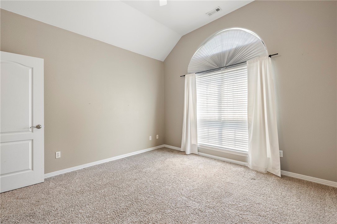 2001 SW Pinoak Avenue