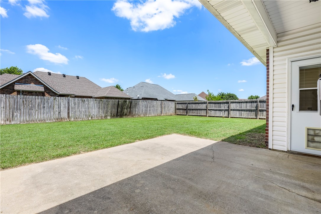 2001 SW Pinoak Avenue