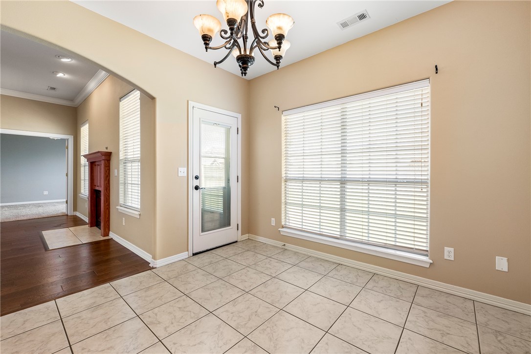 2001 SW Pinoak Avenue