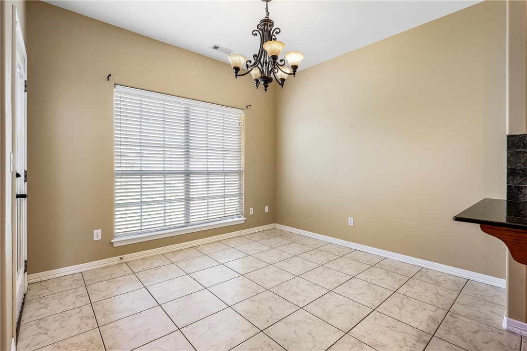 2001 SW Pinoak Avenue