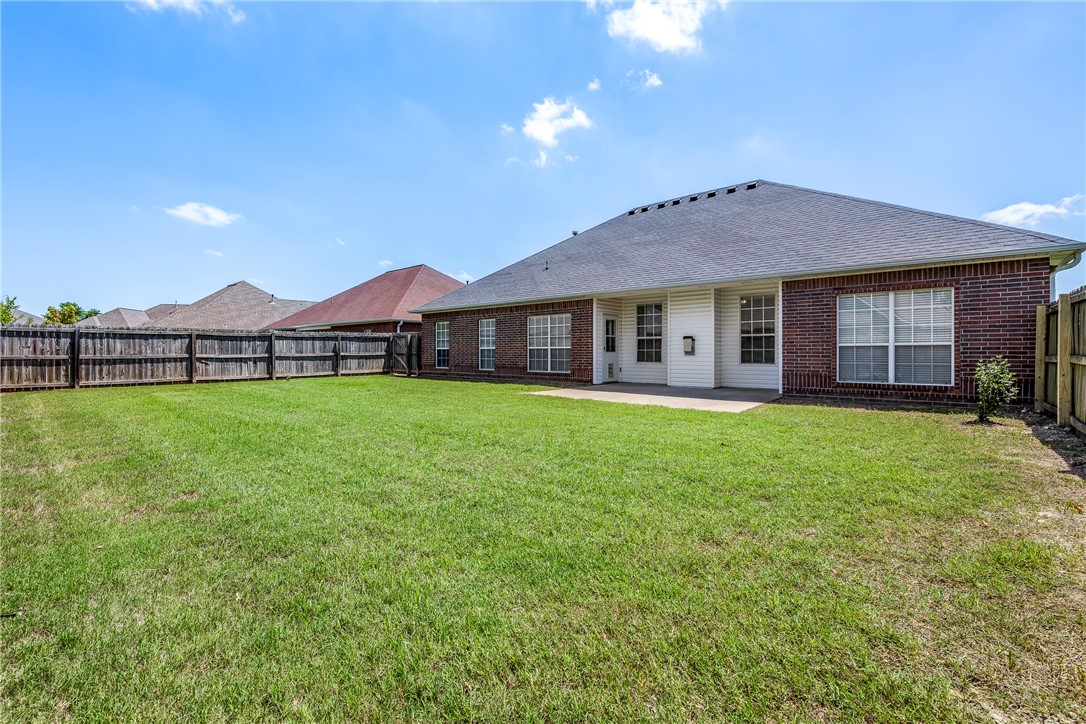 2001 SW Pinoak Avenue