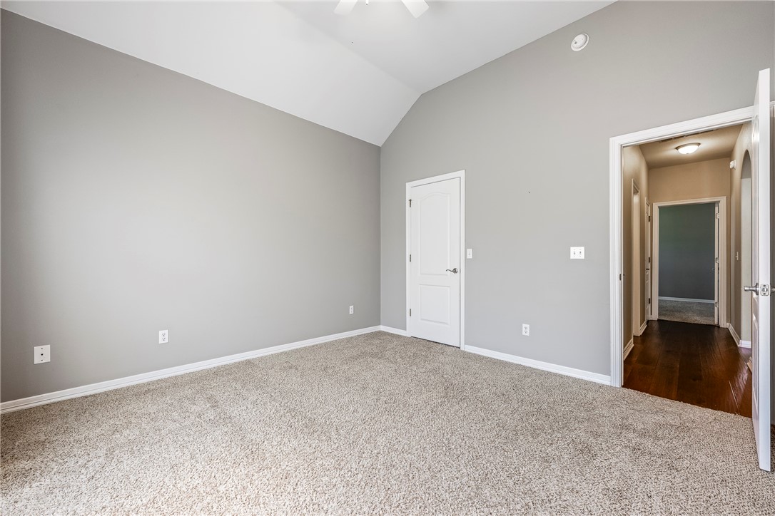 2001 SW Pinoak Avenue