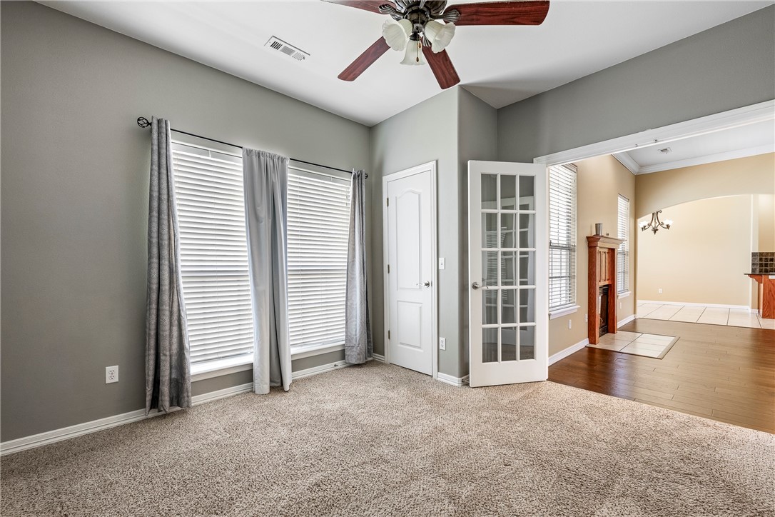 2001 SW Pinoak Avenue