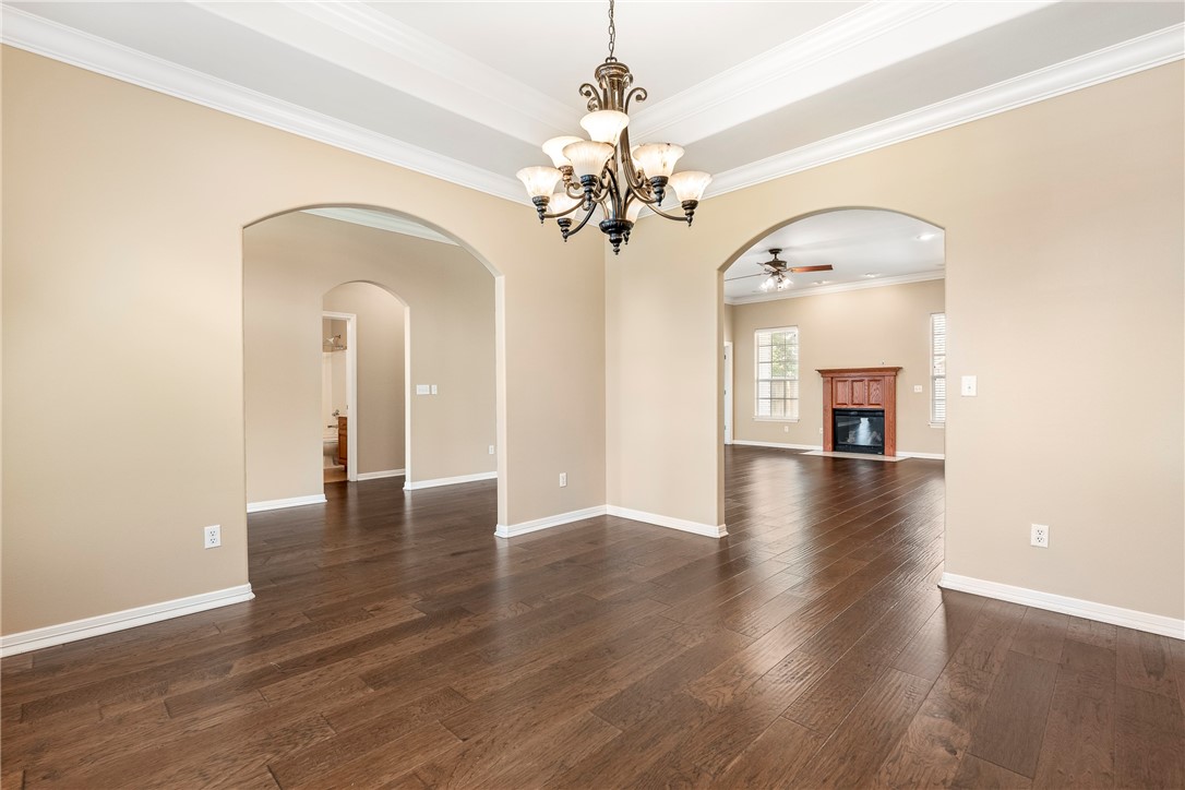 2001 SW Pinoak Avenue