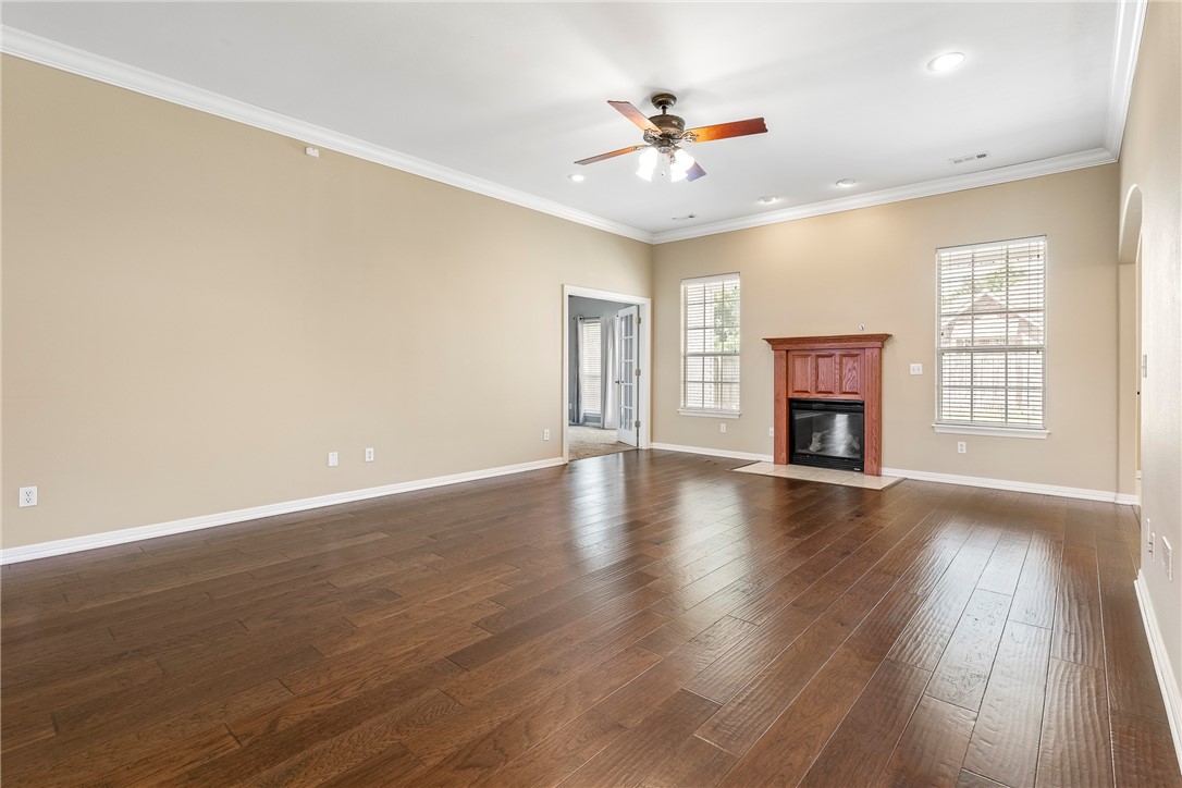 2001 SW Pinoak Avenue