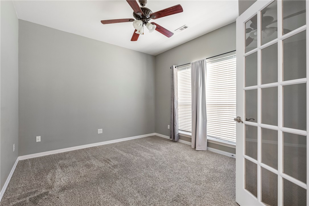 2001 SW Pinoak Avenue