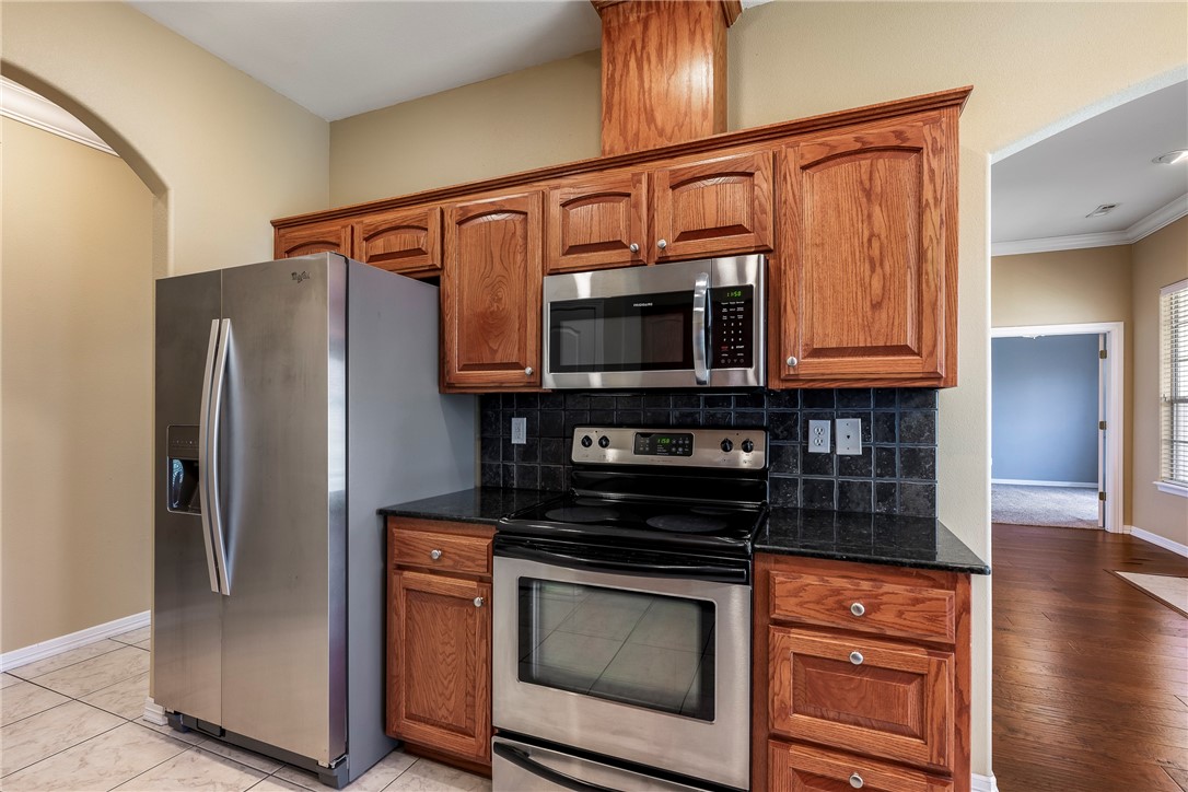 2001 SW Pinoak Avenue