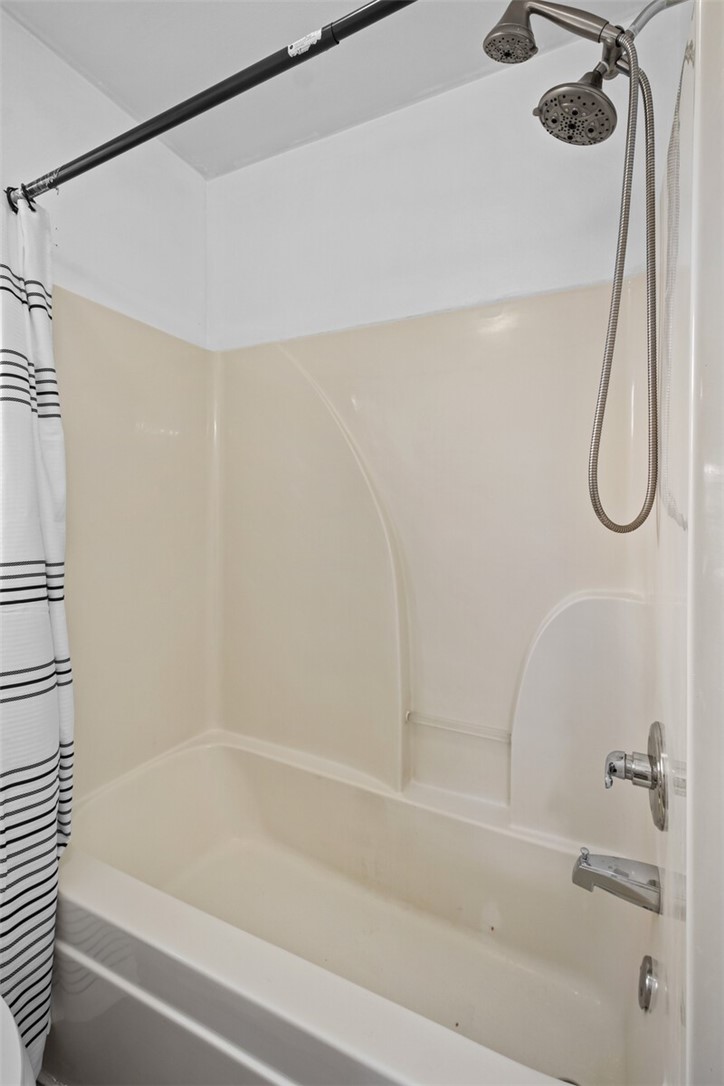 805 Eagle Crest
