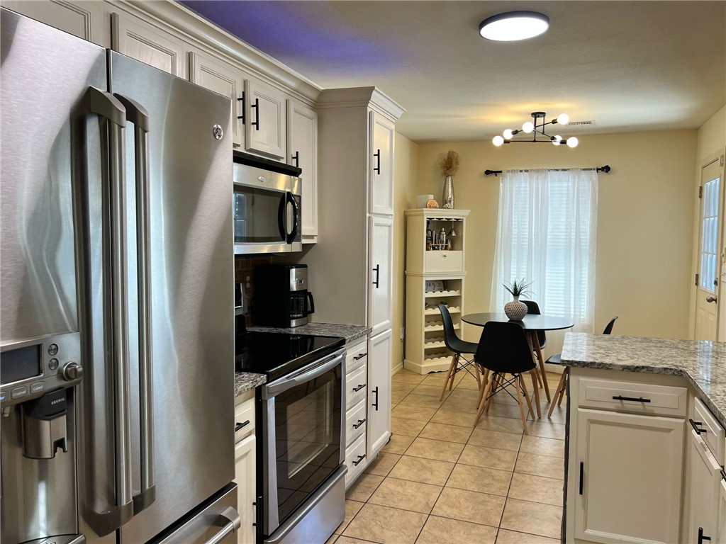 4305 SW Limestone Avenue