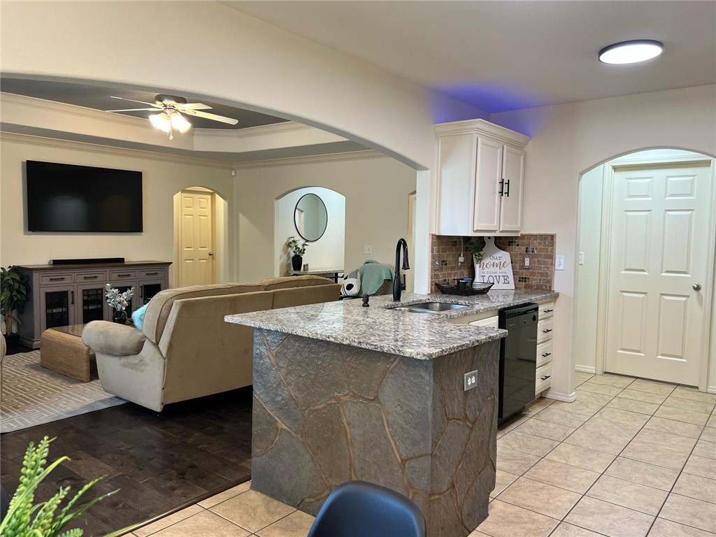 4305 SW Limestone Avenue