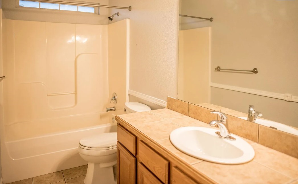 1013 S Applewood Circle