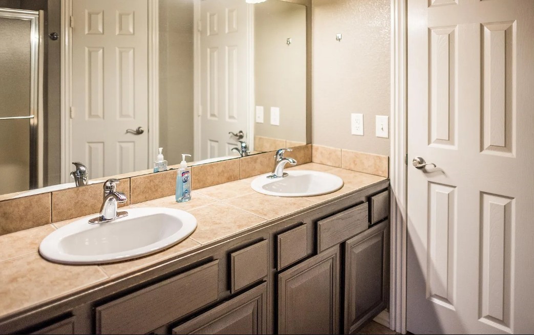 1013 S Applewood Circle