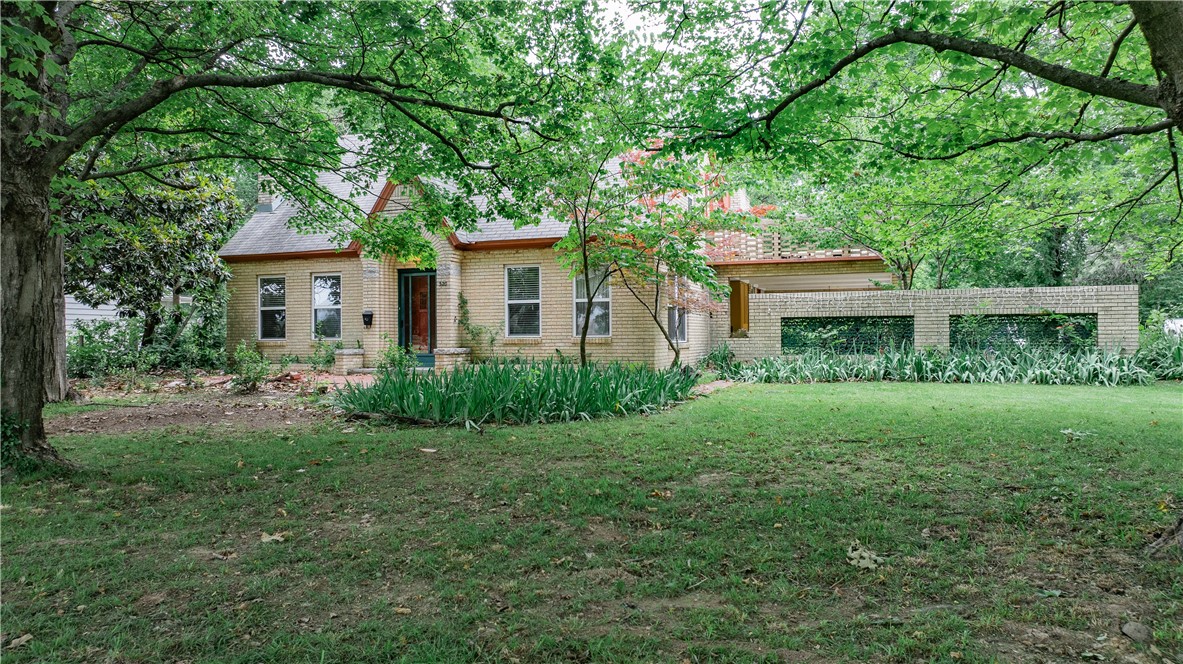 320 S Pleasant Street