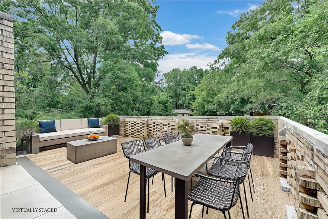 320 S Pleasant Street