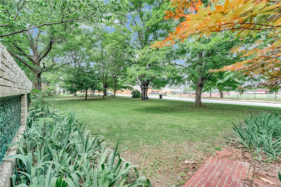 320 S Pleasant Street