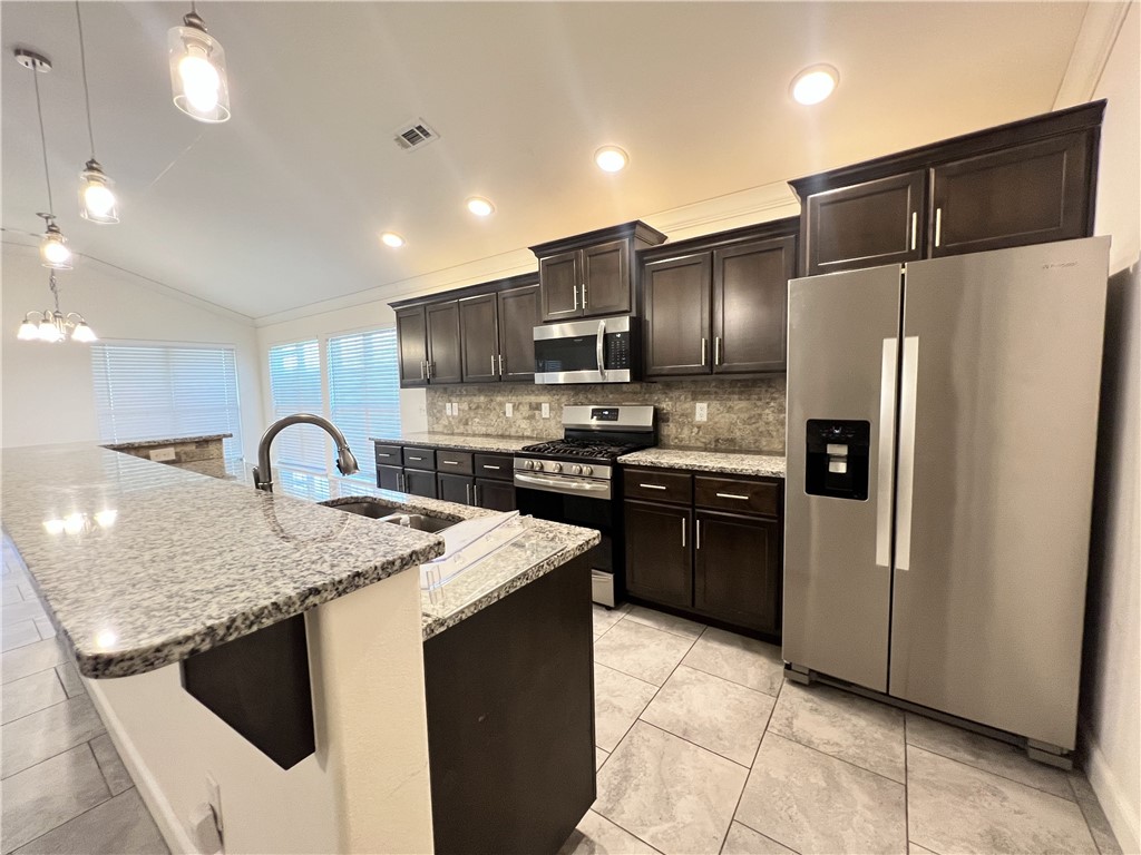 661 Fox Spur