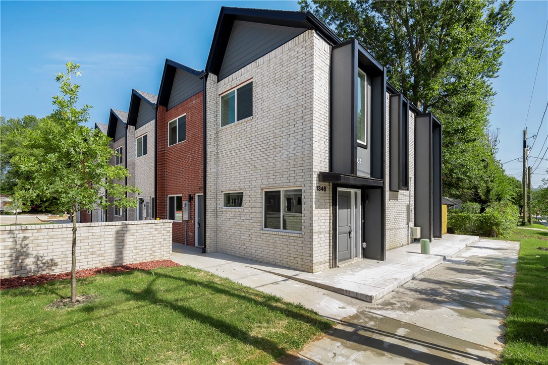 1348 West Avenue 102