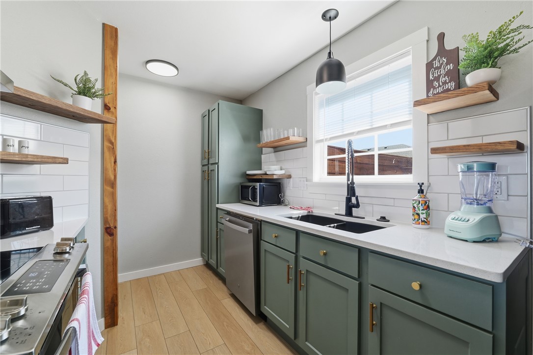 2402 SE Jayel Terrace 1