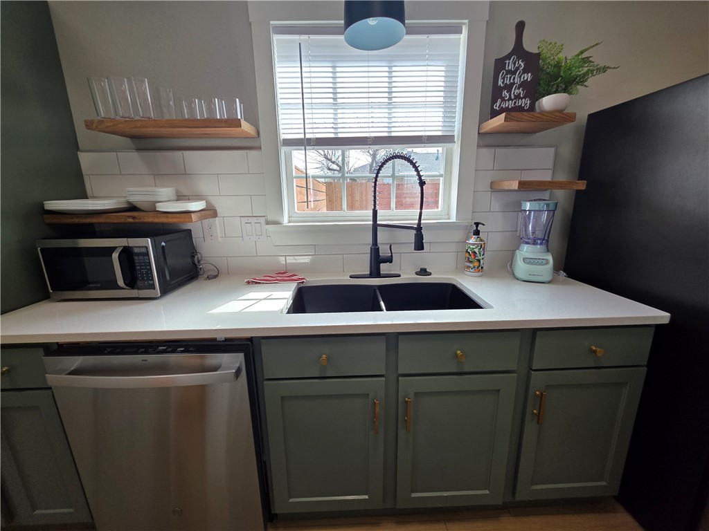 2402 SE Jayel Terrace 1