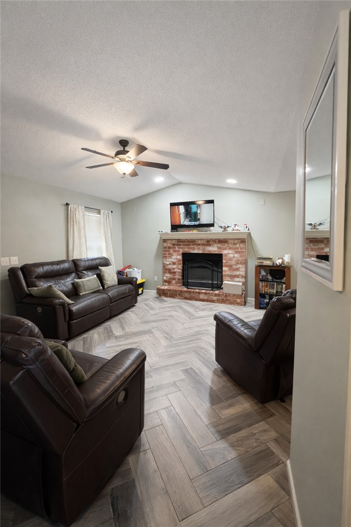 3807 W Locust Street