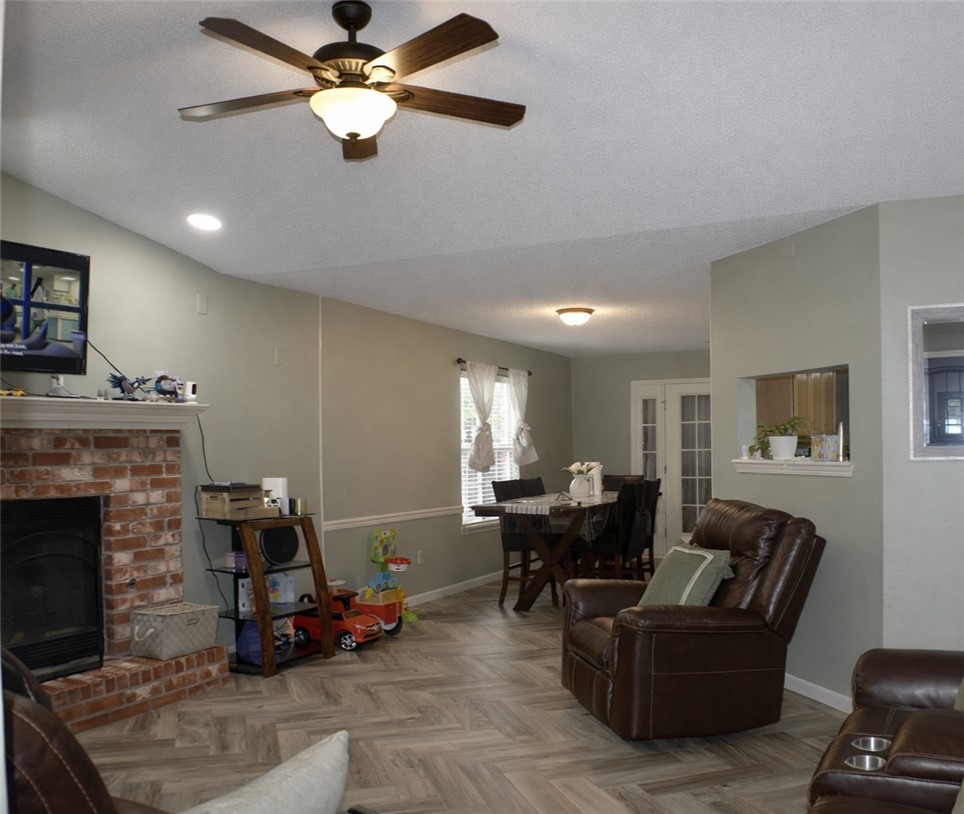 3807 W Locust Street