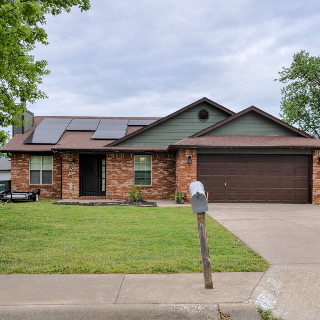 3807 W Locust Street